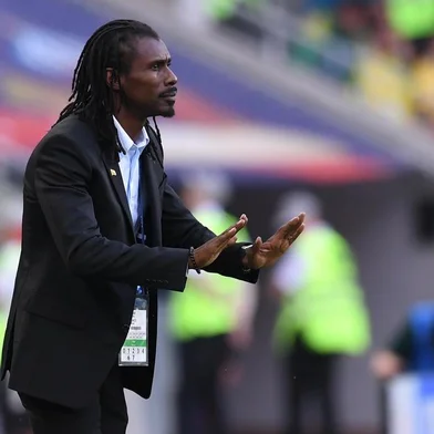 Senegal's coach Aliou Cisse gestures during the Russia 2018 World Cup Group H football match between Poland and Senegal at the Spartak Stadium in Moscow on June 19, 2018. / AFP PHOTO / Francisco LEONG / RESTRICTED TO EDITORIAL USE - NO MOBILE PUSH ALERTS/DOWNLOADS