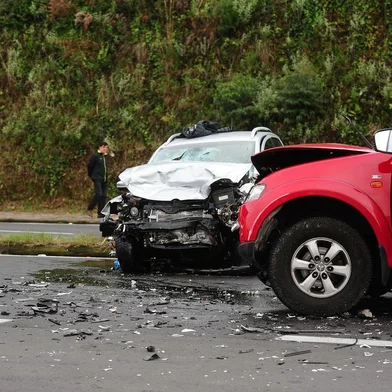  CAXIAS DO SUL, RS, BRASIL, 22/06/2018. Acidente próximo ao shopping Iguatemi, no Km 5 da RSC-453, em Caxias do Sul, entre um CrossFox e uma caminhonete Mitsubishi L200 matou homem. (Diogo Sallaberry/Agência RBS)