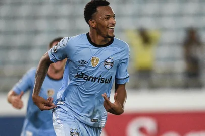  Brazil's Gremio midfielder Jailson celebrates after scoring against Venezuela's Monagas during their Copa Libertadores football match at Monumental de Maturin stadium in Maturin, Venezuela, on May 15, 2018.  / AFP PHOTO / Federico PARRAEditoria: SPOLocal: MaturínIndexador: FEDERICO PARRASecao: soccerFonte: AFPFotógrafo: STF