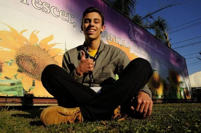 CAXIAS DO SUL, RS, BRASIL, 21/06/2018 - O Instituto Elisabetha Randon está completando 15 anos, atuando em diversos projetos sociais, como o Programa Florescer. NA FOTO: Andrei Wendel da Silva, 15 anos, beneficiário do projeto Florescer Iniciação Profissional.  (Marcelo Casagrande/Agência RBS)
