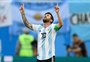 Messi e Deus: só os dois salvam a bagunça que virou a seleção argentina