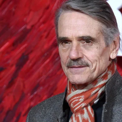  English actor Jeremy Irons poses on the red carpet on arrival to attend the European premiere of the film Red Sparrow, in London on February 19, 2018. / AFP PHOTO / -Editoria: ACELocal: LondonIndexador: -Secao: cinemaFonte: AFPFotógrafo: STR