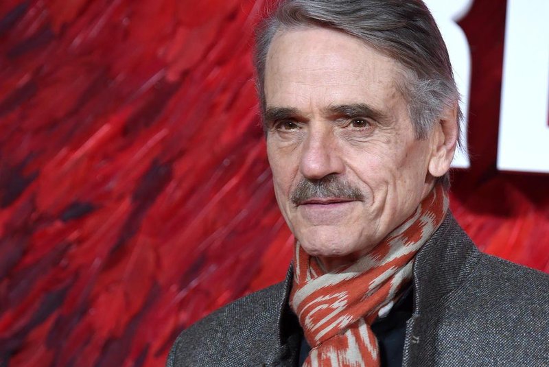  English actor Jeremy Irons poses on the red carpet on arrival to attend the European premiere of the film Red Sparrow, in London on February 19, 2018. / AFP PHOTO / -Editoria: ACELocal: LondonIndexador: -Secao: cinemaFonte: AFPFotógrafo: STR