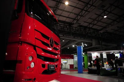  BENTO GONÇALVES, RS, BRASIL, 27/06/2018 - O Pavilhão E do Fundaparque, em Bento Gonçalves, sedia a 20ª edição da Transposul (Feira e Congresso de Transportes e Logística). Em seu retorno ao município da Serra, o evento vai até sexta-feira e reunirá as grandes marcas da indústria de caminhões, tecnologia embarcada, implementos e equipamentos rodoviários, autopeças, pneus, combustíveis, bancos, financeiras, seguradoras, equipamentos e softwares de gestão de armazéns. A programação compreende feira, congresso, network e negócios. (Marcelo Casagrande/Agência RBS)