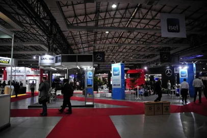  BENTO GONÇALVES, RS, BRASIL, 27/06/2018 - O Pavilhão E do Fundaparque, em Bento Gonçalves, sedia a 20ª edição da Transposul (Feira e Congresso de Transportes e Logística). Em seu retorno ao município da Serra, o evento vai até sexta-feira e reunirá as grandes marcas da indústria de caminhões, tecnologia embarcada, implementos e equipamentos rodoviários, autopeças, pneus, combustíveis, bancos, financeiras, seguradoras, equipamentos e softwares de gestão de armazéns. A programação compreende feira, congresso, network e negócios. (Marcelo Casagrande/Agência RBS)