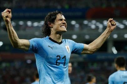 Uruguays forward Edinson Cavani celebrates after giving his team the lead with his second goal during the Russia 2018 World Cup round of 16 football match between Uruguay and Portugal at the Fisht Stadium in Sochi on June 30, 2018. / AFP PHOTO / Odd ANDERSEN / RESTRICTED TO EDITORIAL USE - NO MOBILE PUSH ALERTS/DOWNLOADS