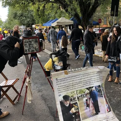 Varceli Freitas Filho, o último fotógrafo lambe-lambe de Porto Alegre no Brique da Redenção.