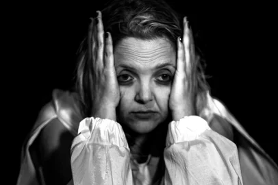Atriz Lisiane Berti no espetáculo Cartas de Além Mar