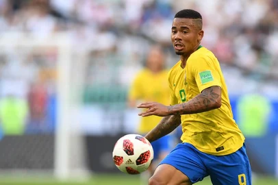 Brazils forward Gabriel Jesus eyes the ball and runs for it during the Russia 2018 World Cup round of 16 football match between Brazil and Mexico at the Samara Arena in Samara on July 2, 2018.  MANAN VATSYAYANA / AFP