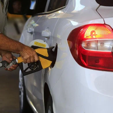 PORTO ALEGRE, RS, BRASIL, 29/05/2018 -  Filas para abastecimento nos postos da Av. Ipiranga. (FOTOGRAFO:ISADORA NEUMANN / AGENCIA RBS)