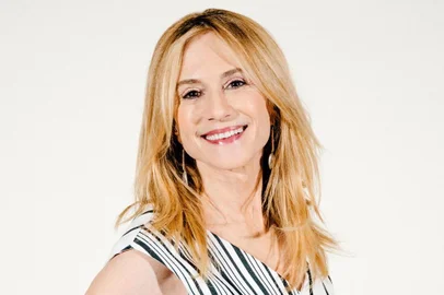 Actress Holly Hunter in Los Angeles, Calif.Actress Holly Hunter in Los Angeles, Calif., June 6, 2018. Hunter is lending her voice to âIncredibles 2â as the ultra-bendy, wallop-packing Elastigirl, aka Helen Parr, in a feminist story line. (Elizabeth Weinberg/The New York Times) Editoria: ELocal: LOS ANGELESIndexador: ELIZABETH WEINBERGFonte: NYTNSFotógrafo: STR