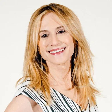 Actress Holly Hunter in Los Angeles, Calif.Actress Holly Hunter in Los Angeles, Calif., June 6, 2018. Hunter is lending her voice to âIncredibles 2â as the ultra-bendy, wallop-packing Elastigirl, aka Helen Parr, in a feminist story line. (Elizabeth Weinberg/The New York Times) Editoria: ELocal: LOS ANGELESIndexador: ELIZABETH WEINBERGFonte: NYTNSFotógrafo: STR