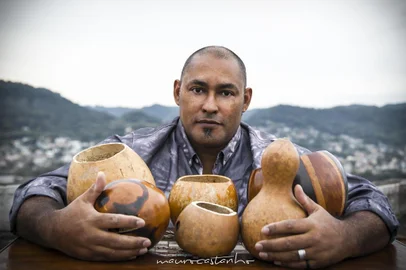 Percussionista gaúcho Sandro Cartier é atração no Tum Tum Instrumental, em Caxias do Sul