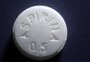 Uma aspirina por dia oferece risco para idosos, sugere estudo