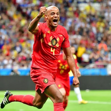  Belgiums defender Vincent Kompany celebrates after Brazils scored an own goal during the Russia 2018 World Cup quarter-final football match between Brazil and Belgium at the Kazan Arena in Kazan on July 6, 2018.  / AFP PHOTO / Luis Acosta / RESTRICTED TO EDITORIAL USE - NO MOBILE PUSH ALERTS/DOWNLOADSEditoria: SPOLocal: KazanIndexador: LUIS ACOSTASecao: soccerFonte: AFPFotógrafo: STF