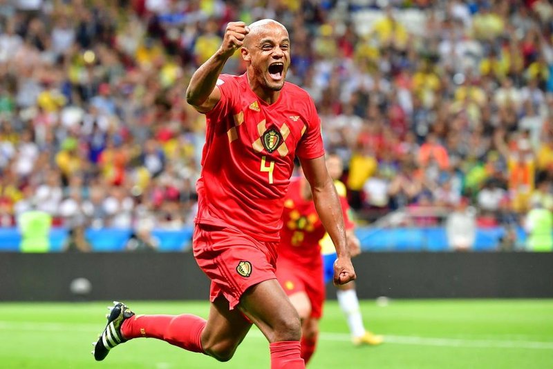  Belgiums defender Vincent Kompany celebrates after Brazils scored an own goal during the Russia 2018 World Cup quarter-final football match between Brazil and Belgium at the Kazan Arena in Kazan on July 6, 2018.  / AFP PHOTO / Luis Acosta / RESTRICTED TO EDITORIAL USE - NO MOBILE PUSH ALERTS/DOWNLOADSEditoria: SPOLocal: KazanIndexador: LUIS ACOSTASecao: soccerFonte: AFPFotógrafo: STF