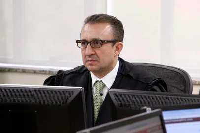 24/10/2017 - Desembargador federal Rogério Favreto no julgamento dos recursos de apelação na 3ª Turma do TRF4 - Caso Beach Clubs/Jurerê - Foto: Sylvio Sirangelo/TRF4