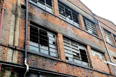  CAXIAS DO SUL, RS, BRASIL, 09/07/2018. Comissão composta por representantes da Câmara de Vereadores, da UAB e da prefeitura visitam o prédio da Maesa, para avaliar possível ocupação. O Secretário Municipal de Cultura Joelmir da Silva Neto conduziu a visita. (Diogo Sallaberry/Agência RBS)