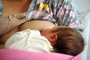  JARAGUÁ DO SUL, SC, BRASIL (04-08-2015) - Fabiane Alves da Silva, amamenta a pequena Laura na maternidade do Hospital Jaraguá. (Foto: Maykon Lammerhirt, Agencia RBS)