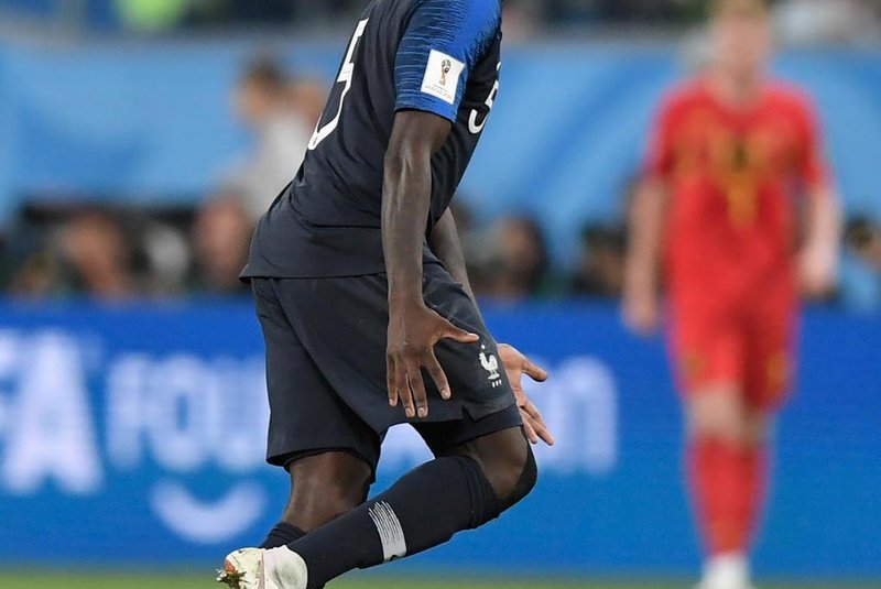  Frances defender Samuel Umtiti celebrates at the end of the Russia 2018 World Cup semi-final football match between France and Belgium at the Saint Petersburg Stadium in Saint Petersburg on July 10, 2018. / AFP PHOTO / GABRIEL BOUYS / RESTRICTED TO EDITORIAL USE - NO MOBILE PUSH ALERTS/DOWNLOADSEditoria: SPOLocal: Saint PetersburgIndexador: GABRIEL BOUYSSecao: soccerFonte: AFPFotógrafo: STF