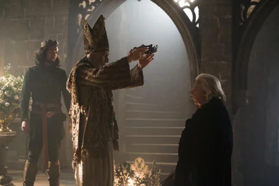 ****Foto exclusiva para a coluna Sinal Aberto, de Flávia Requião: Em Deus Salve o Rei, a coroa de Artena é reconduzida ao Rei Augusto (Marco Nanin).