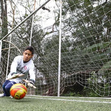  PORTO ALEGRE - BRASIL - Perfil do Getúlio, menino com paralisia cerebral que sempre sonhou em ser jogador de futebol. Hoje é goleiro no time infantil de futebol do Centro Sesc de Iniciação Olímpica. (FOTO: LAURO ALVES)