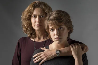 onde nascem os fortes, Cássia ( Patrícia Pillar ) e Maria ( Alice Wegmann )