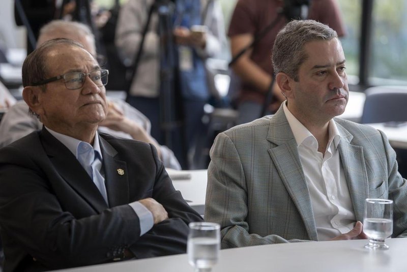 Brazilian Football Confederations (CBF) president Coronel Nunes (L) and president-elect Rogerio Caboclo, who starts his team in 2019, attend on May 18, 2018 a media tour of the Granja Comary Training Centre in Teresopolis, Brazil, where the Brazilian football team will be hosted during the first part of their preparation before flying to Russia for the FIFA 2018 World Cup.  / AFP PHOTO / Mauro PIMENTELEditoria: SPOLocal: TeresópolisIndexador: MAURO PIMENTELSecao: soccerFonte: AFPFotógrafo: STF