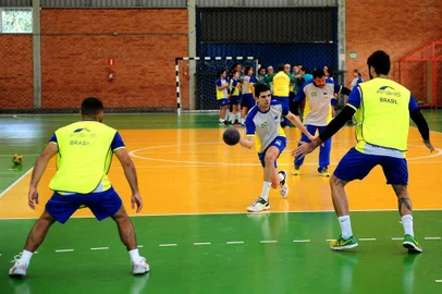  CAXIAS DO SUL, RS, BRASIL, 11/07/2018. Treino da Seleção Brasileira de Handebol de Surdos, no Ginásio Poliesportivo da UCS. Apresentação do Mundial que acontece em Caxias. (Diogo Sallaberry/Agência RBS)