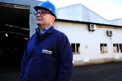  CAXIAS DO SUL, RS, BRASIL, 13/07/2018. Osvaldo Voges, diretor da empresa Voges Motores, de Caxias do Sul, abriu as portas da fábrica instalada no prédio da Maesa, patrimônio cedido pelo Estado do Rio Grande do Sul para o Município de Caxias do Sul. Voges é acusado de não pagar funcionários nem aluguel, além de descumprir as datas para sua desocupação do prédio histórico. (Diogo Sallaberry/Agência RBS)
