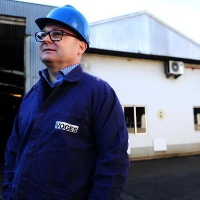  CAXIAS DO SUL, RS, BRASIL, 13/07/2018. Osvaldo Voges, diretor da empresa Voges Motores, de Caxias do Sul, abriu as portas da fábrica instalada no prédio da Maesa, patrimônio cedido pelo Estado do Rio Grande do Sul para o Município de Caxias do Sul. Voges é acusado de não pagar funcionários nem aluguel, além de descumprir as datas para sua desocupação do prédio histórico. (Diogo Sallaberry/Agência RBS)