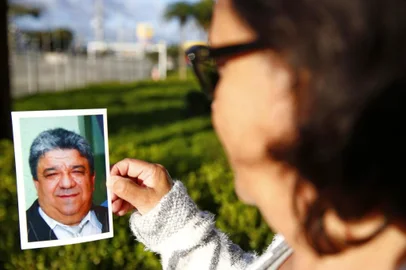  PORTO ALEGRE, RS, BRASIL 10/07/2018 - Case para reportagem sobre assassinatos de motoristas de app - esposa de um motorista de app que foi vítima de latrocínio no início deste ano em Porto Alegre - Identificação com Leticia Mendes. (FOTO: ROBINSON ESTRÁSULAS/AGÊNCIA RBS)