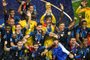  France's goalkeeper Hugo Lloris holds the trophy as he celebrates with teammates during the trophy ceremony at the end of the Russia 2018 World Cup final football match between France and Croatia at the Luzhniki Stadium in Moscow on July 15, 2018. / AFP PHOTO / Alexander NEMENOV / RESTRICTED TO EDITORIAL USE - NO MOBILE PUSH ALERTS/DOWNLOADSEditoria: SPOLocal: MoscowIndexador: ALEXANDER NEMENOVSecao: soccerFonte: AFPFotógrafo: STF