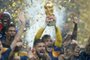  Frances goalkeeper Hugo Lloris and his teammates celebrate with the World Cup trophy after the Russia 2018 World Cup final football match between France and Croatia at the Luzhniki Stadium in Moscow on July 15, 2018. / AFP PHOTO / Odd ANDERSEN / RESTRICTED TO EDITORIAL USE - NO MOBILE PUSH ALERTS/DOWNLOADSEditoria: SPOLocal: MoscowIndexador: ODD ANDERSENSecao: soccerFonte: AFPFotógrafo: STF