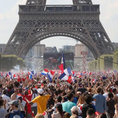 775191918France supporters cheer on the fan zone as they watch the Russia 2018 World Cup final football match between France and Croatia, on the Champ de Mars in Paris on July 15, 2018.  / AFP PHOTO / JACQUES DEMARTHONEditoria: SPOLocal: ParisIndexador: JACQUES DEMARTHONSecao: soccerFonte: AFPFotógrafo: STF