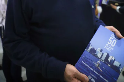  PORTO ALEGRE, RS, BRASIL, 16/07/2018: A ADVB/RS recebe o lançamento do livro 50 METROS A MAIS..., que conta a trajetória de Anton Karl Biedermann. Na foto: Antônio HohlfeldtIndexador: ISADORA NEUMANN