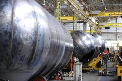  Imprensa Visita Empresas Randon. Jornalistas visitam produção de carretas da Randon.