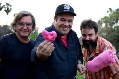 Projeto Só Amor: com Carlinhos Carneiro (Bidê ou Balde/Império da Lã), Flu (De Falla) e Chico Bretanha (Groove James).