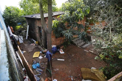  PORTO ALEGRE, RS, BRASIL, 20-07-2018: Local da chacina no bairro Passo das Pedras. Com sete mortos é a maior do século em Porto Alegre. As vítimas seriam cinco homens e duas mulheres grávidas. Crime ocorreu em uma residência na Rua Gregório Beheregaray Filho, no bairro Passo das Pedras, na zona norte de Porto Alegre, por volta das 20h de 19 de julho de 2018 (FOTO FÉLIX ZUCCO/AGÊNCIA RBS, Editoria de Notícias).