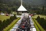 Motorista de aplicativo morto em Viamão é sepultado sob protesto e homenagens
