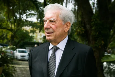  PORTO ALEGRE, RS, BRASIL,11-05-2016. O escritor peruano Mario Vargas Llosaparticipa de um almoço para intelectuais e patrocinadores do Fronteiras do Pensamento no Britsh Club. (FOTO ANDRÉA GRAIZ/AGÊNCIA RBS, REDE SOCIAL).