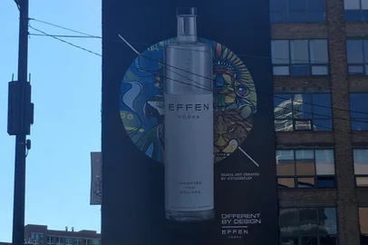Arte do caxiense Fábio Panone Lopes ilustra outdoor em Chicago, nos EUA