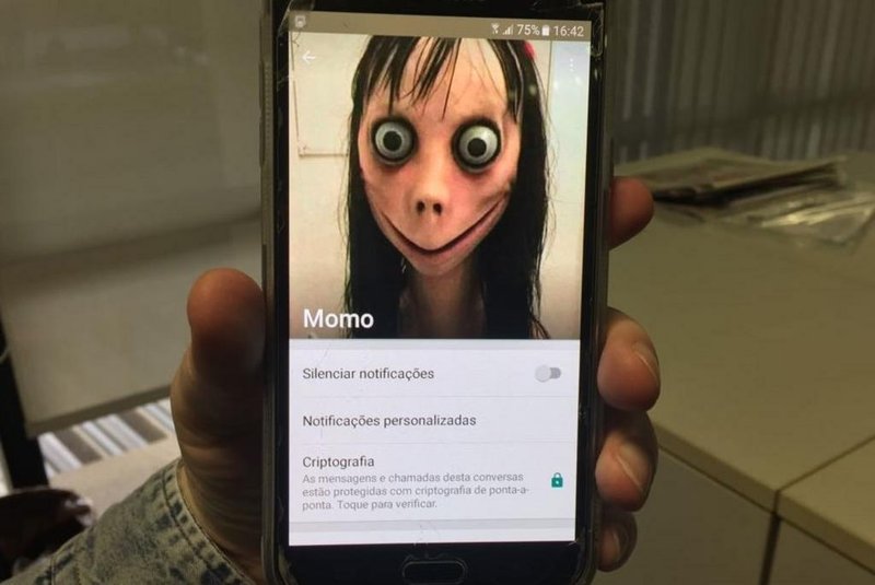 Momo, suposto "monstro" do WhatsApp, ganhou repercussão em sites noticiosos e nas redes sociais