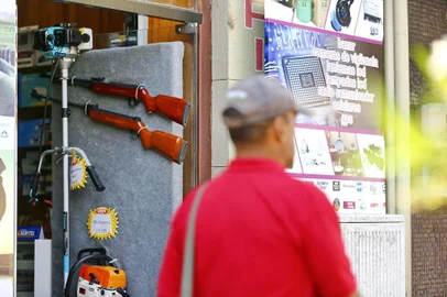  RIVERA, URUGUAI, FEVEREIRO DE 2018: Reportagem especial do GDI sobre facções e tráfico de armas na fronteira. Foto de loja de armas no centro de Rivera.