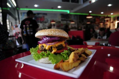  CAXIAS DO SUL, RS, BRASIL, 20/07/2018 - Reportagem para o caderno +Serra sobre o mercado de hamburguerias na cidade. (Marcelo Casagrande/Agência RBS)