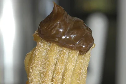 *** Churros/Almanaque-Nereu ***Paulo Valença, 51 anos, e a filha Luciana Valença, 25 vendem churros na esquina da Rua Coronel Flores com a Júlio de Castilhos a mais de 20 anos.