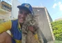 "Carteiro amigão" viraliza nas redes sociais ao fazer selfies com animais