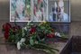  A picture taken on August 1, 2018 shows flowers left in front of the photographs of Russian journalists (L-R) Alexander Rastorguyev, Kirill Radchenko and Orkhan Dzhemal, who were recently killed in the Central African Republic, outside the Central House of Journalists. / AFP PHOTO / Vasily MAXIMOVEditoria: CLJLocal: MoscowIndexador: VASILY MAXIMOVSecao: crimeFonte: AFPFotógrafo: STR