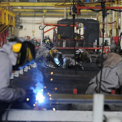  Imprensa Visita Empresas Randon. Jornalistas visitam produção de carretas da Randon.