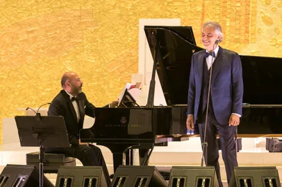 Tenor Andrea Bocelli se apresenta no Santuário de Fátima, em Portugal. 